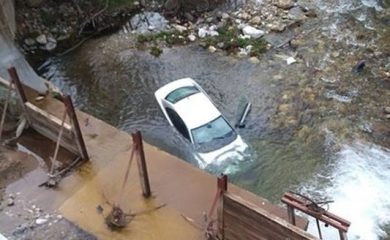 Младеж падна с Пежо в реката край Смилян