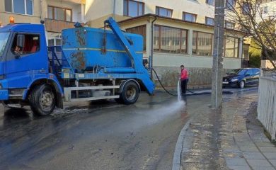 Започна миене и почистване на улиците в Златоград