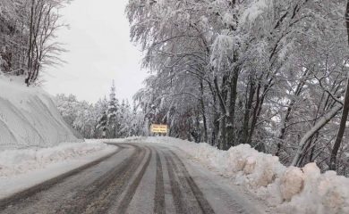 Снежната покривка в Смолянско достига близо 40 см