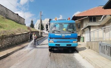 Пролетно миене и почистване на улиците в Златоград