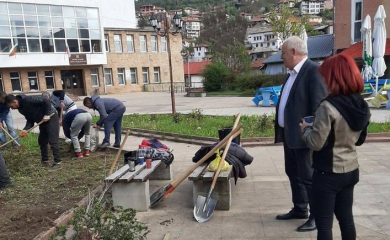 Реновират площад „Възраждане“ в Устово