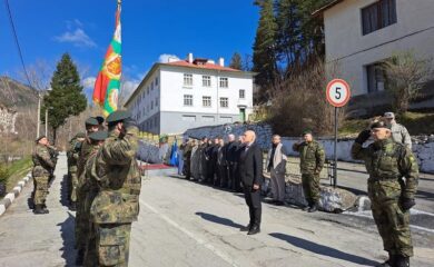 Министърът на отбраната посети 101-ви Алпийски полк в Смолян