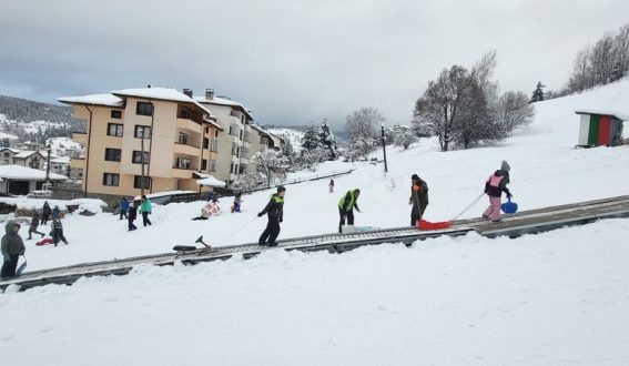 Снежна приказка очаква малчуганите в Чепеларе